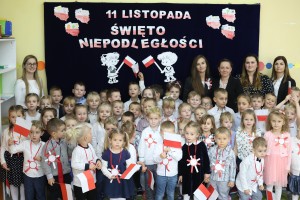 10.11.2022 Obchody Dnia Niepodległości - Przedszkole w Sychowie 
