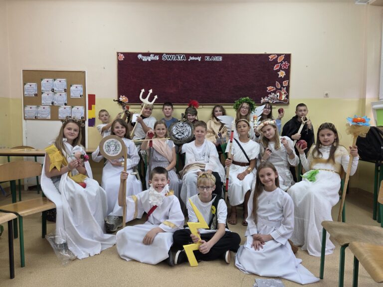 2025.10.24 – Bogowie z klasy VB – lekcja języka polskiego w mitologicznym klimacie