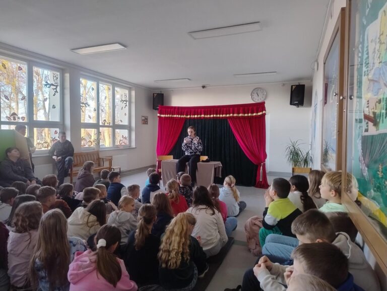2025.11.25 – Edukacja przez sztukę – spektakle profilaktyczne w naszej szkole! 