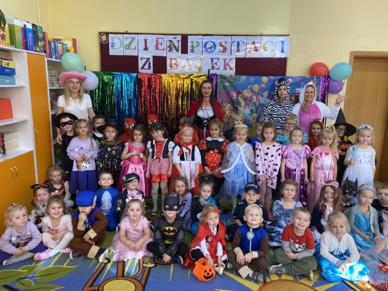 2025.11.05 – Dzień Postaci z Bajek w przedszkolu