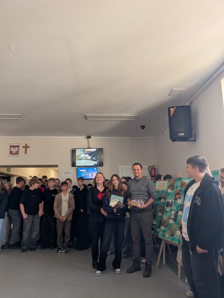 2025.11.25 – Wiktoria uczestniczką rejonowego konkursu z j. angielskiego!