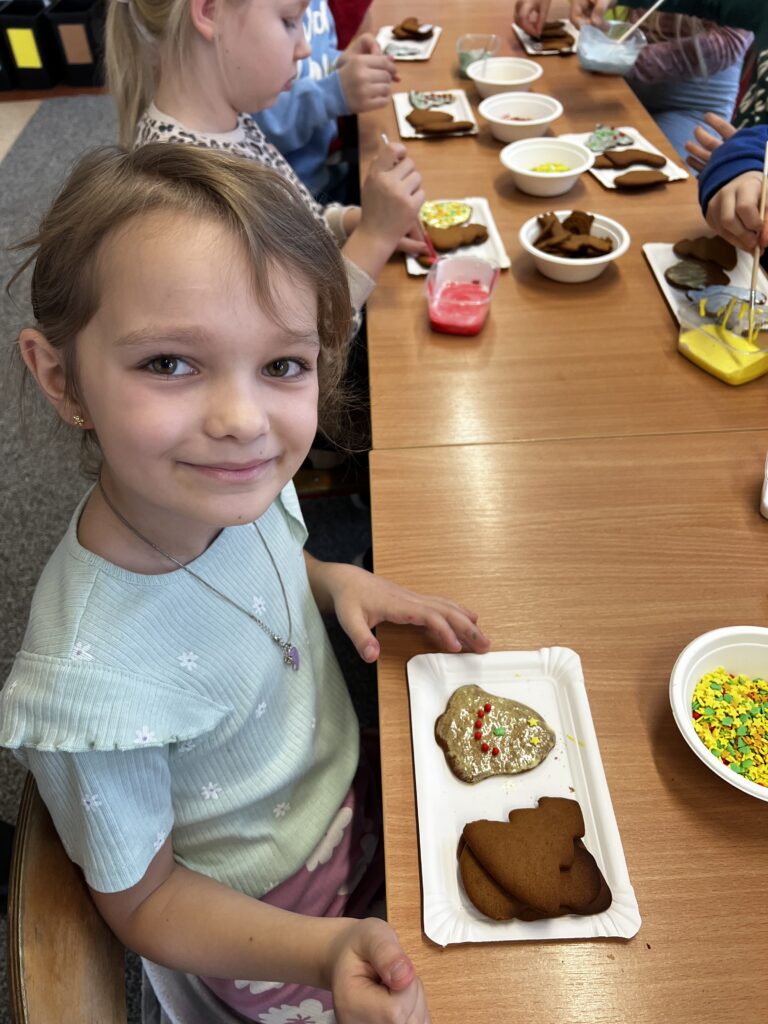 2025.12.18 – Warsztaty kl. 2 – dekorowanie pierników