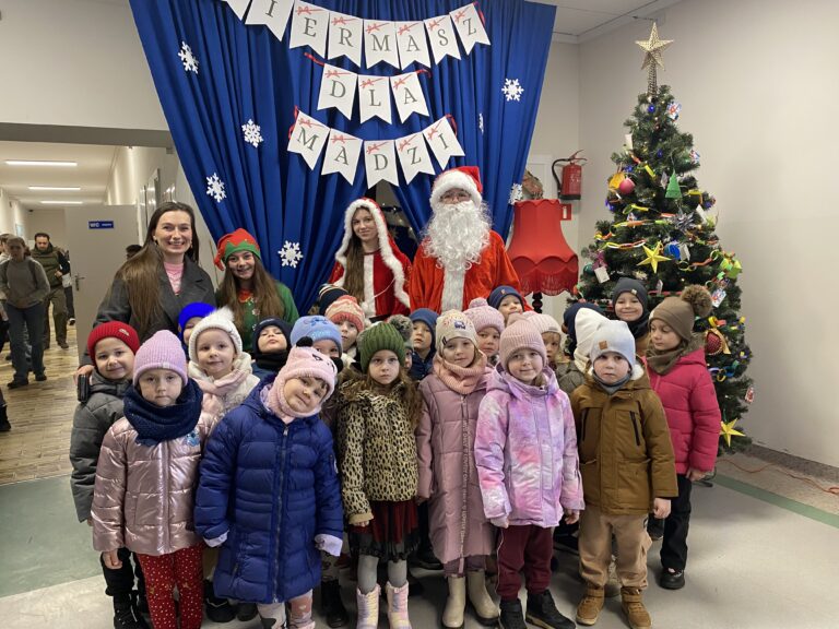 2025.12.17 – Świąteczna magia, która niesie pomoc – Kiermasz Charytatywny dla małej Madzi 