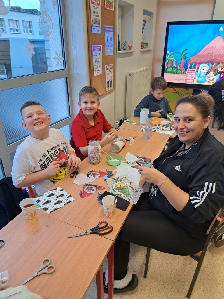 2025.12.12 – Bożonarodzeniowe warsztaty z udziałem rodziców w klasach trzecich 