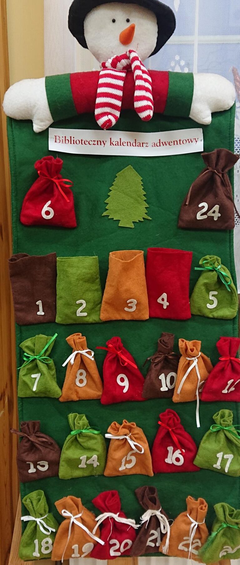 2025.12.19 – Biblioteczny Kalendarz Adwentowy –  świąteczna tradycja, która łączy czytelników 