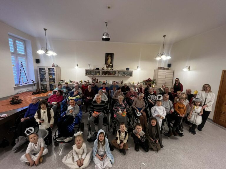 2025.12.17 – Wizyta dzieci w Domu Pomocy Społecznej prowadzonym przez Siostry Miłosierdzia Bożego w Wejherowie. 