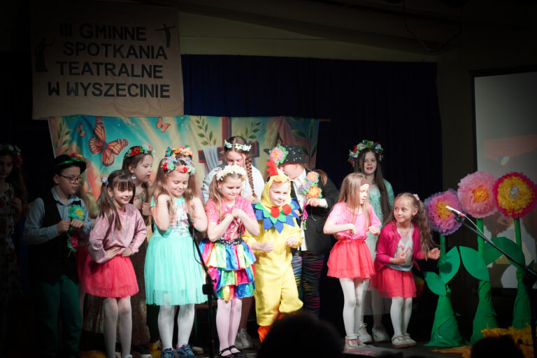 2026.03.27 – Grupa teatralna „Świetliki” na Gminnym Przeglądzie Grup Teatralnych w Wyszecinie i naszej szkole.