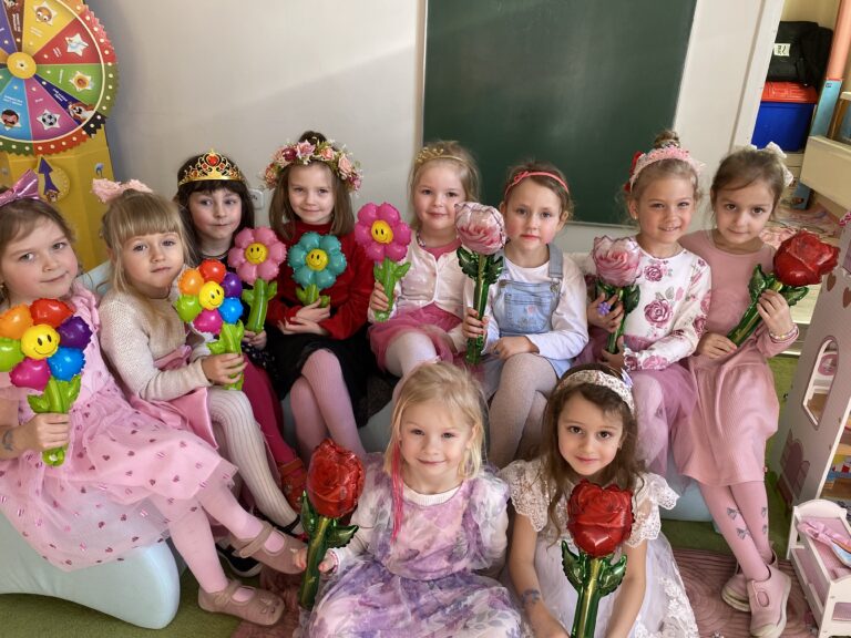 2026.03.06 – 🌸👑 Dzień Kobiet w przedszkolu – dzień pełen radości i wyjątkowych atrakcji 👑🌸
