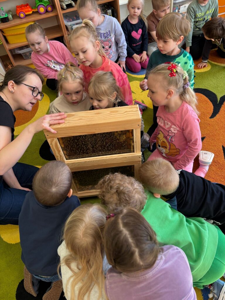 2026.04.21 – 🐝 Warsztaty pszczelarskie w przedszkolu 🍯 