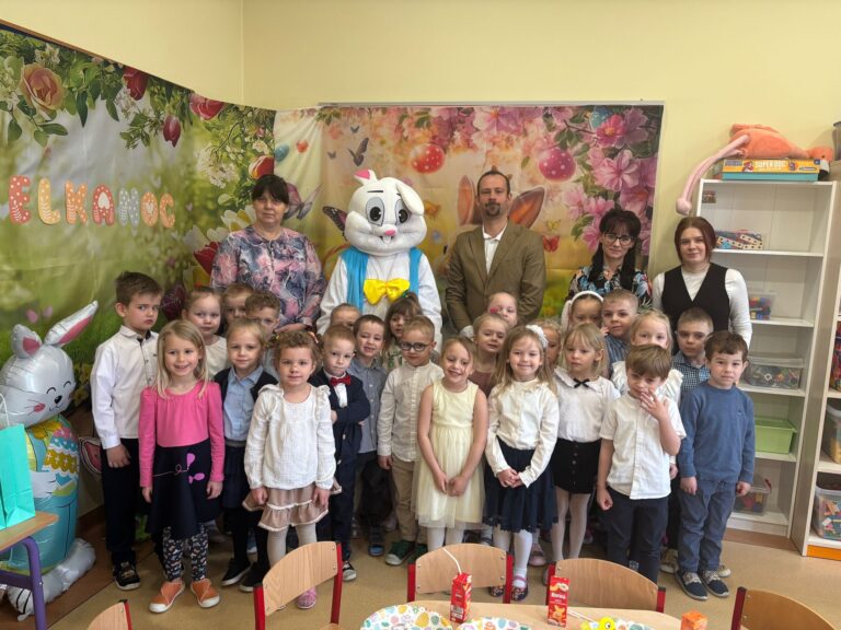 2026.04.03 – Podziękowania dla Pani Sołtys z Robakowa – wizyta zajączka w przedszkolu