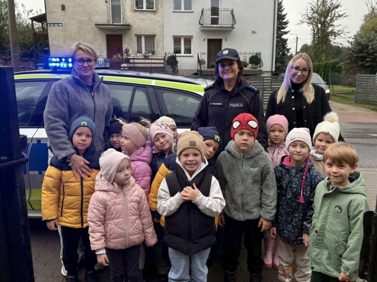 2026.10.15 – Spotkanie z Panią policjantką – ważna lekcja bezpieczeństwa w naszym przedszkolu 🚔 